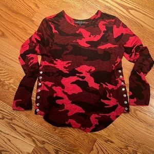 Generation Love red/black camo top w/snaps on side xs